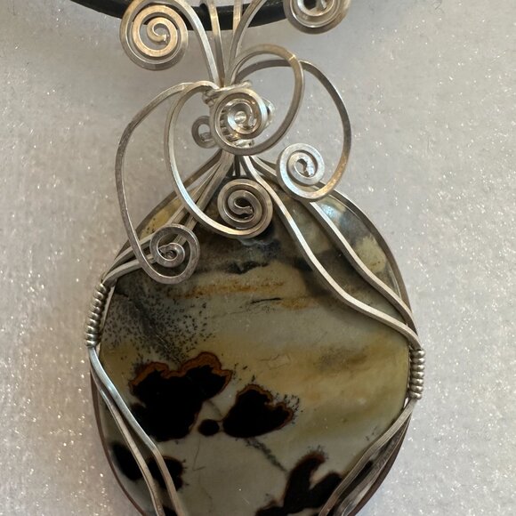 ARTISAN SILVER AND STONE NECKLACE - Picture 2 of 5